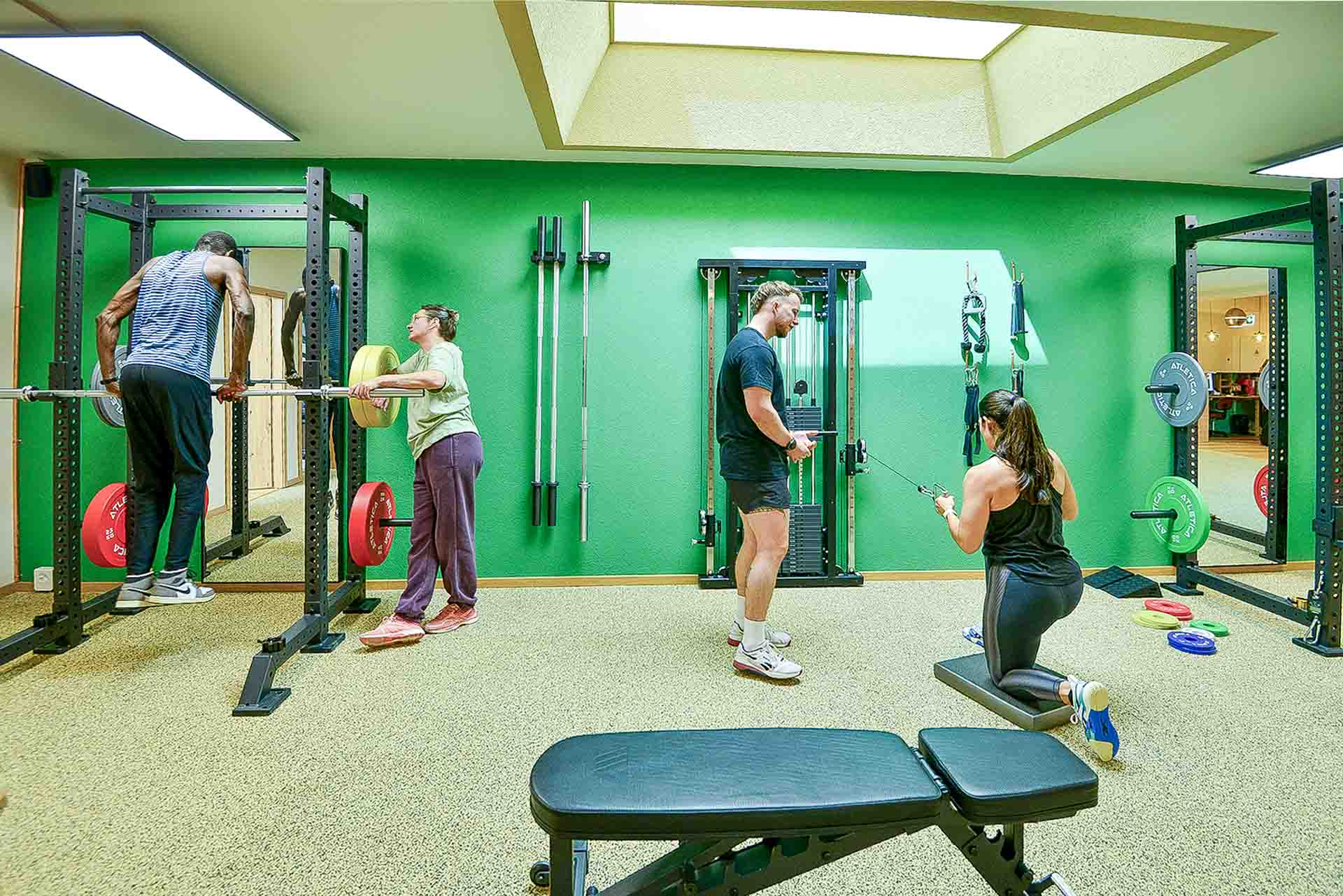 Krafttraining im Studio-Kraft, Physiotherapie in Kilchberg